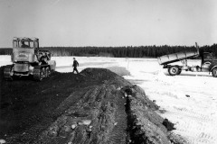 Våren 1958 fortsatte man arbetet. KMK hade inte ro att vänta tills snön hade försvunnit!